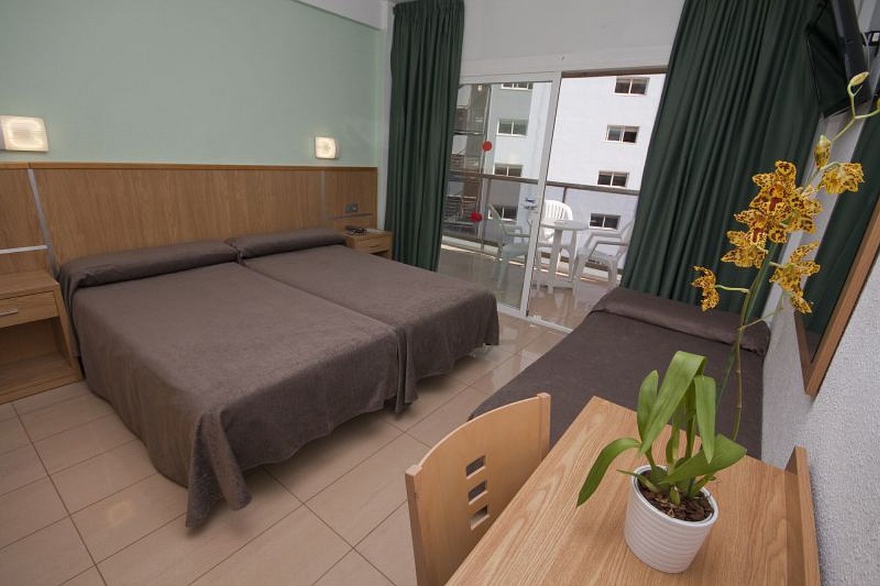 בנידורם Hotel Perla מראה חיצוני תמונה