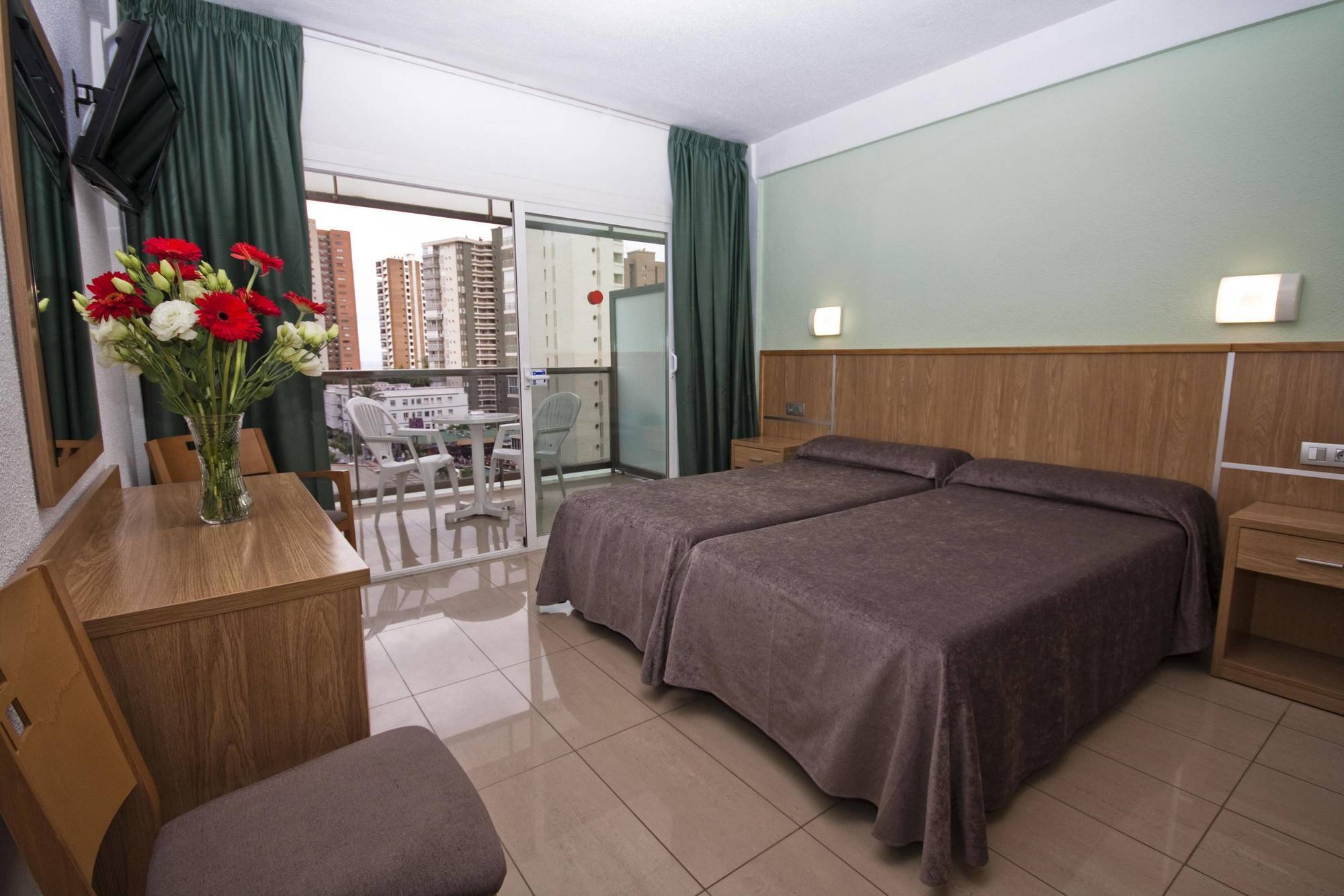 בנידורם Hotel Perla מראה חיצוני תמונה