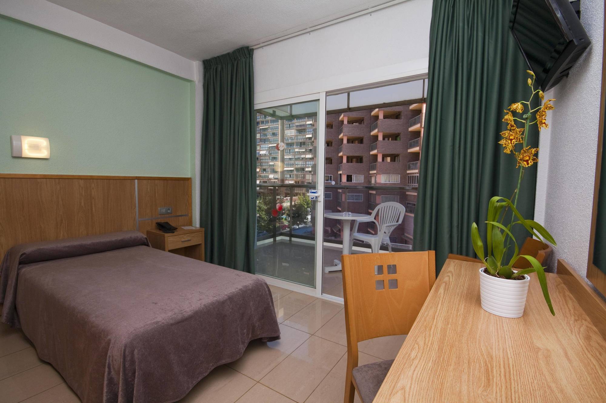 בנידורם Hotel Perla מראה חיצוני תמונה